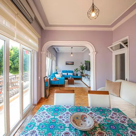 Central Seaside Flat With Excellent View In Bodrum Lägenhet *