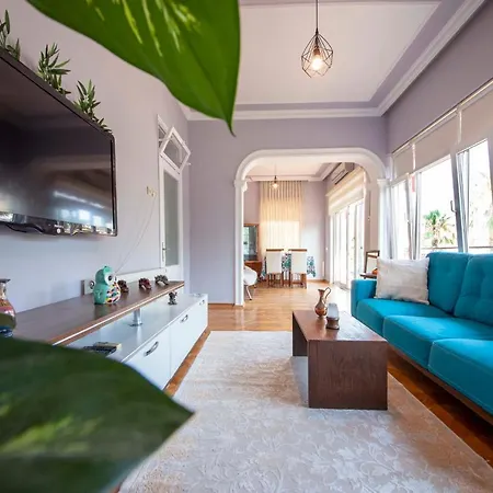 Central Seaside Flat With Excellent View In Bodrum 博德鲁姆